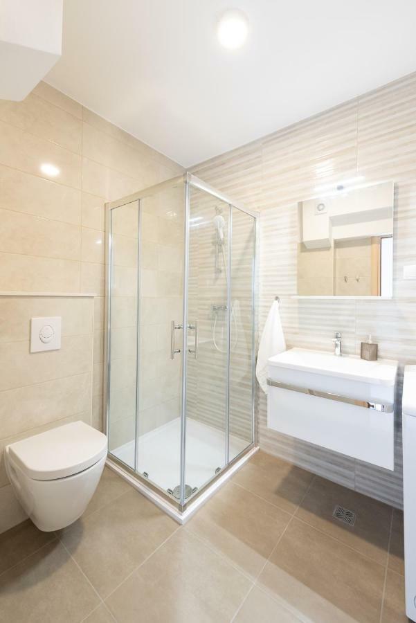 Duje Apartman *